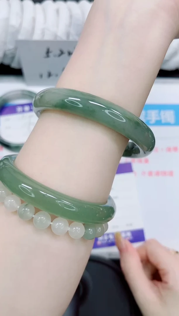 石英质玉手镯未镶嵌196