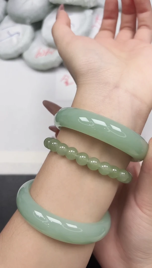 东凌女款手镯237-54.6