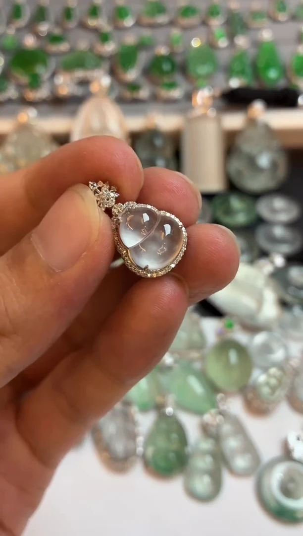 吊坠(不含链)18K金镶嵌翡翠葫芦