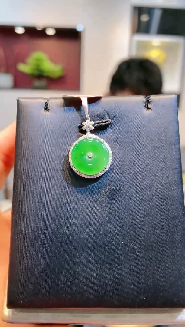 【闪购商品】翡翠颈饰18K金镶嵌A73天然A货翡翠吊坠