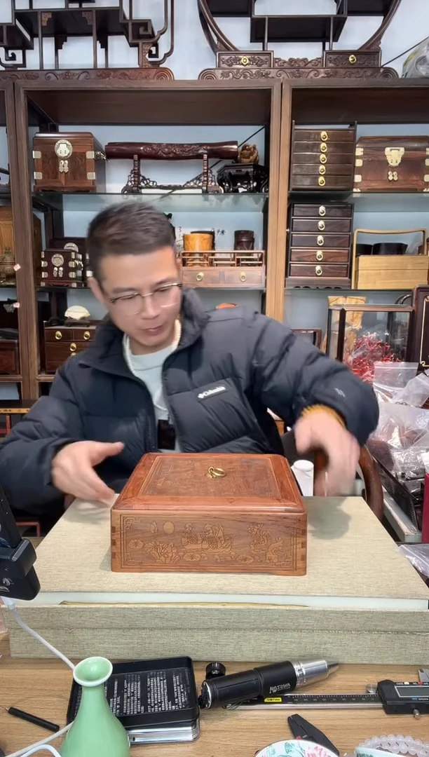 乌木类书架358缅花雕刻正方果盒   瑕疵