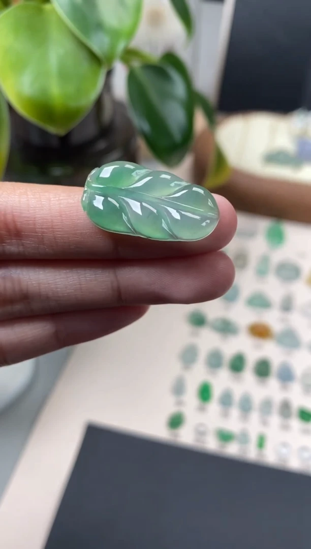 【闪购商品】翡翠颈饰未镶嵌翡翠冰晴叶子