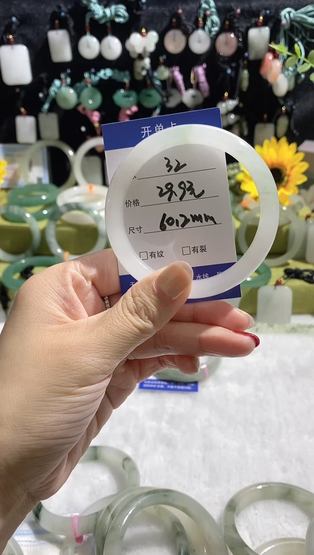 未镶嵌手镯石英质玉32