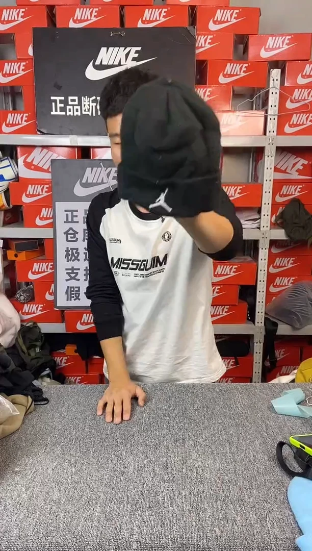 708编码 黑色小毛线帽 瑕疵直播间过款 全新无暇