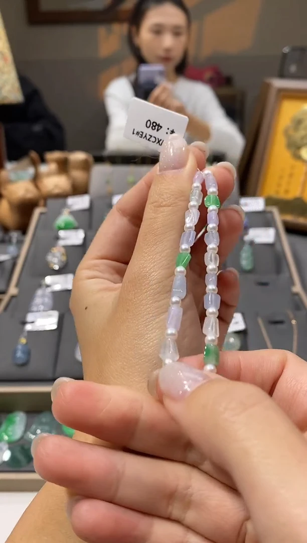 颈饰未镶嵌翡翠手串