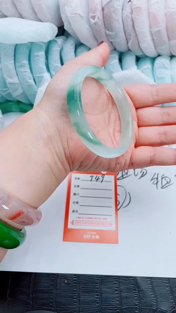 【闪购商品】石英质玉手镯未镶嵌T49-61-60