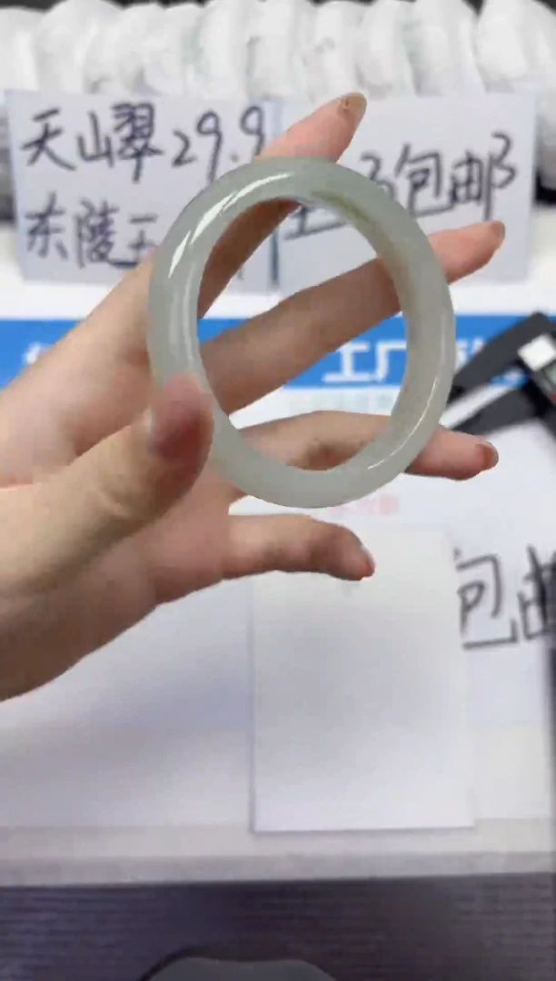 未镶嵌手镯石英质玉A118-55.56