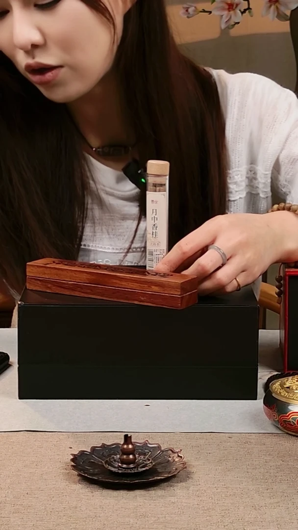 香篆1抖音-桂花方柱无粘10g*5管+花梨木卧香盒短款
