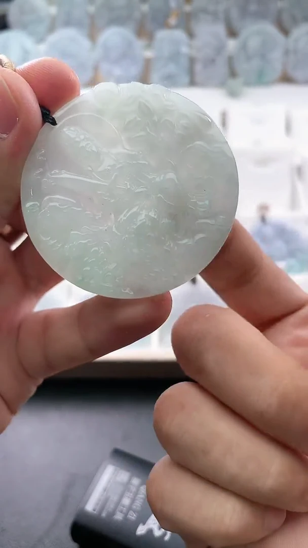 翡翠未镶嵌颈饰..../6/12/ 196