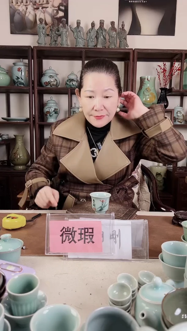 微瑕 釉中彩 兰花画 杯子