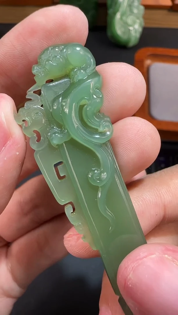 颈饰未镶嵌和田玉吊坠