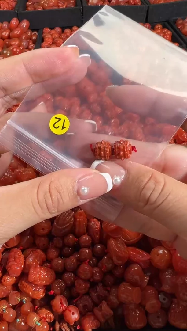 南红玛瑙未镶嵌颈饰1