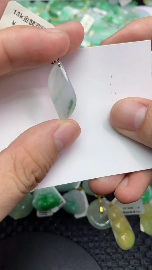 翡翠18K金镶嵌颈饰11111111