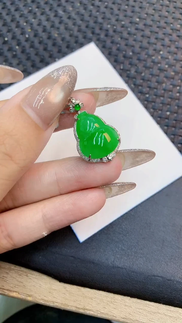 颈饰18K金镶嵌翡翠洋?1