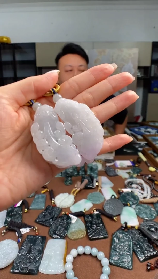 颈饰未镶嵌翡翠 多样性发其一