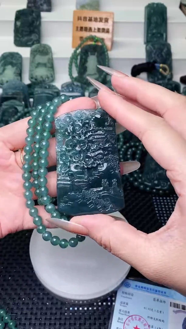 颈饰未镶嵌翡翠