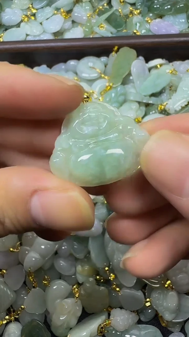 颈饰未镶嵌翡翠颈饰未嵌镶翡翠