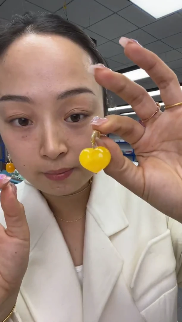 蜜蜡颈饰未镶嵌屁桃吊坠