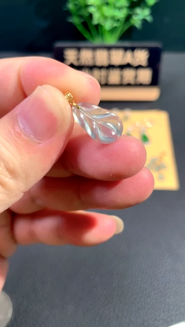 颈饰18K金镶嵌翡翠翡翠