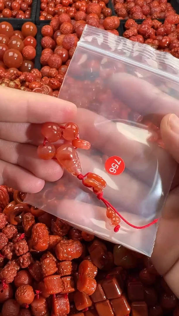 南红玛瑙未镶嵌颈饰1