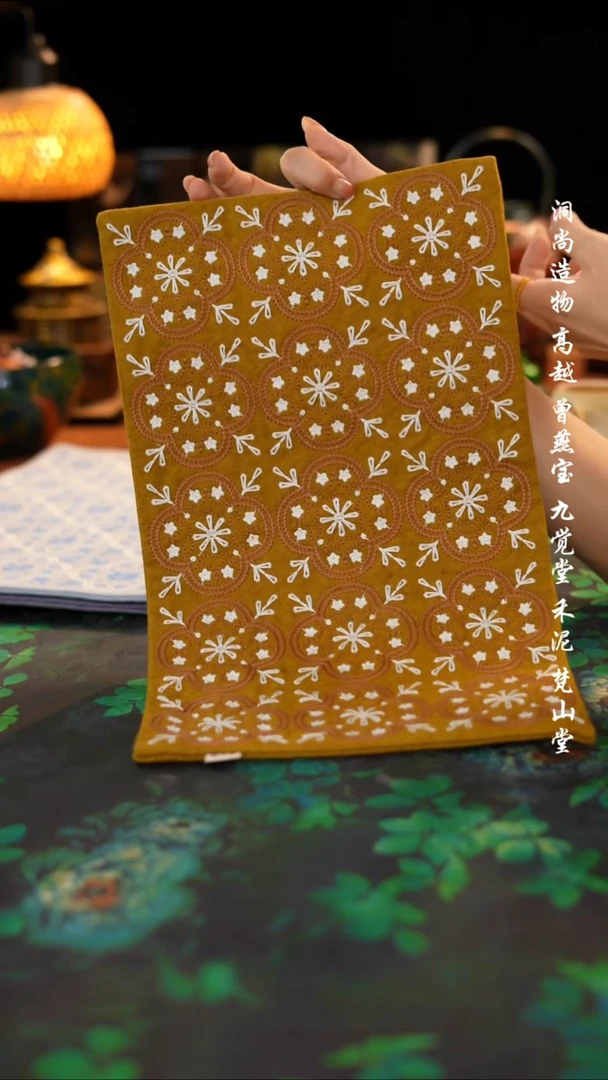 咖啡色茶席·········
