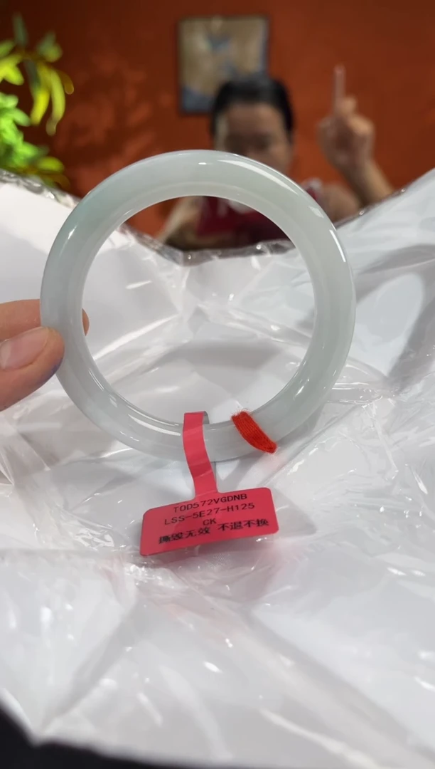 未镶嵌手镯翡翠??翡翠手镯