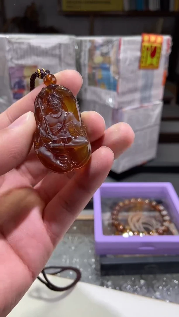 琥珀颈饰未镶嵌不动明王