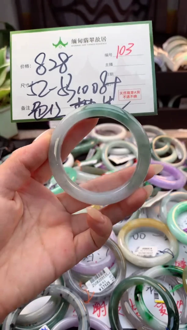 未镶嵌定制翡翠毛货需精细抛光+多人