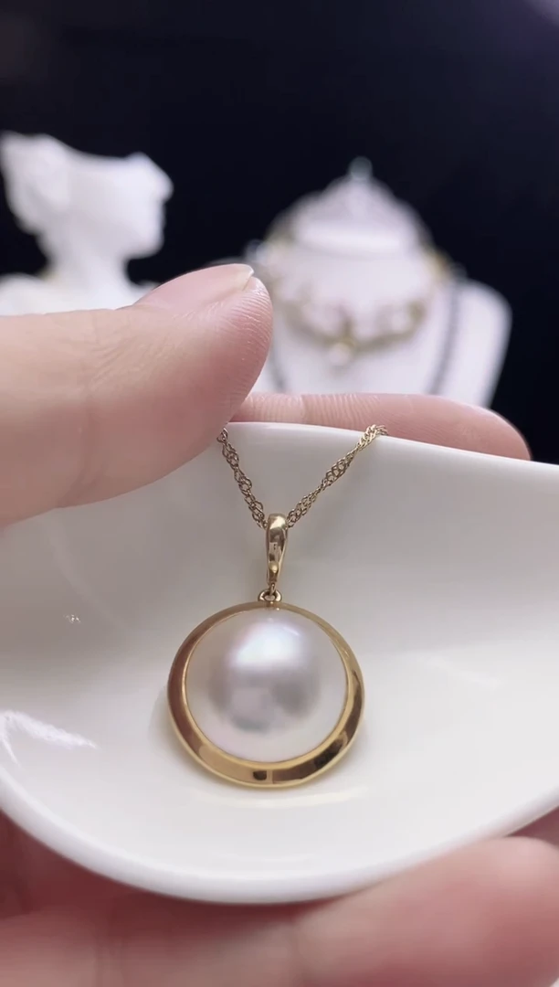 18K金镶嵌颈饰拼合珍珠（马贝珠）海水马贝吊坠