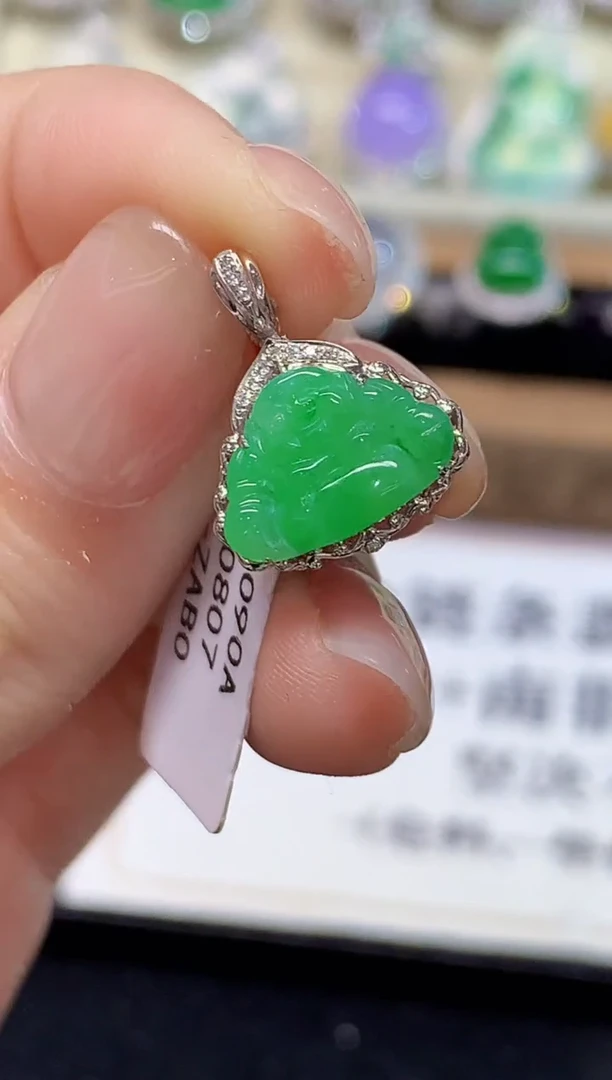 吊坠(不含链)18K金镶嵌翡翠L0807多样性发其一