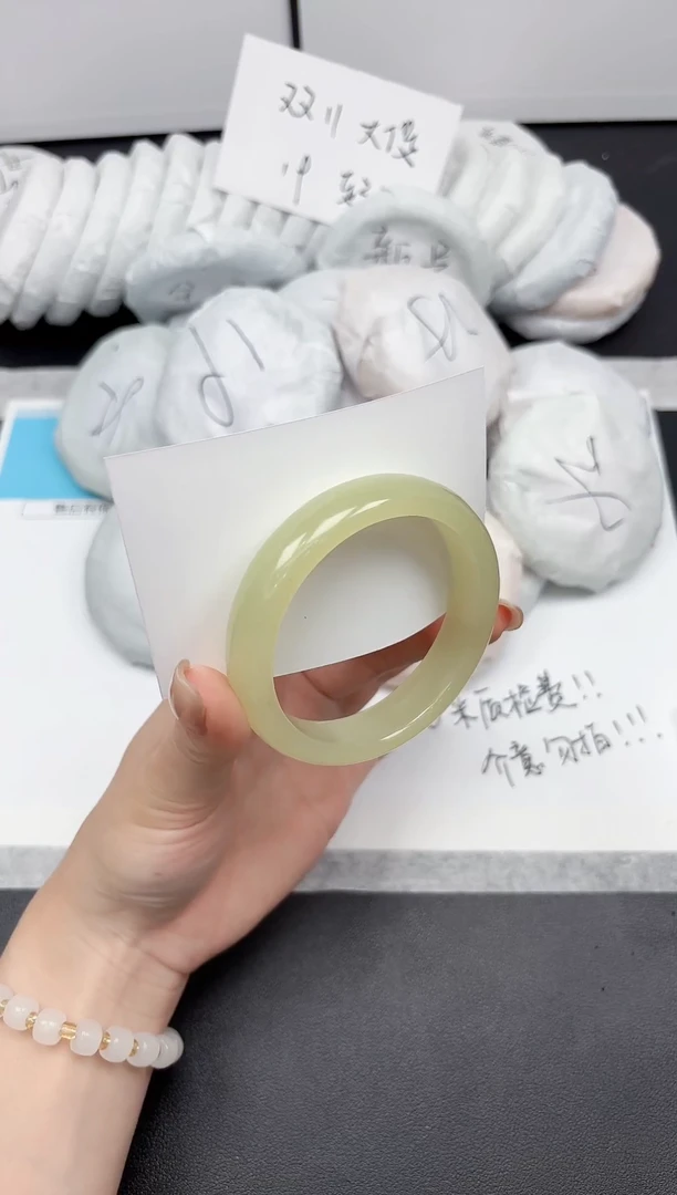 未镶嵌手镯石英质玉94/5859
