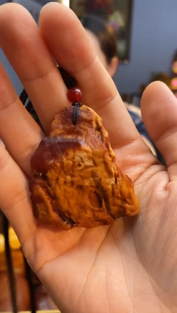 未镶嵌颈饰琥珀吊坠