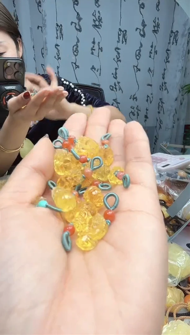 【闪购商品】琥珀裸石未镶嵌貔貅   多样性发一
