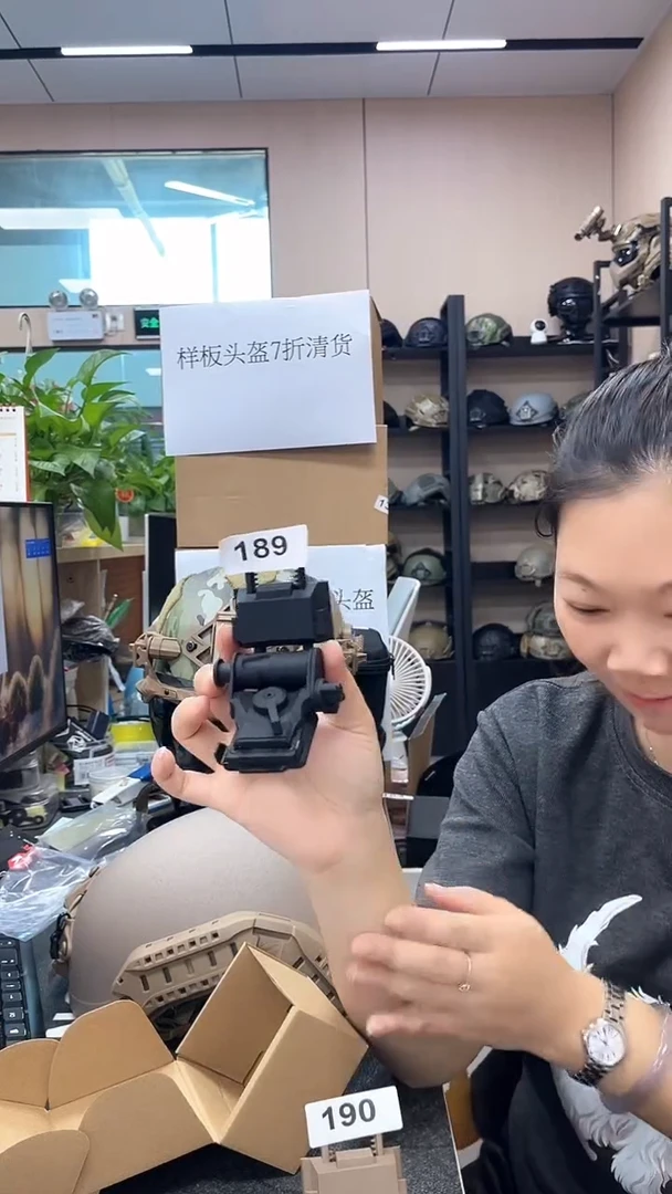 189-TB1012-BK  L4G24尼龙版本翻斗车（全新出售）