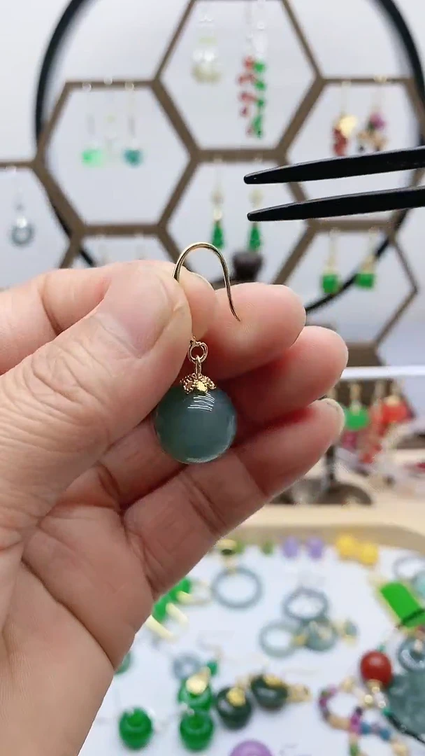 未镶嵌石英质玉（天山翠）耳饰59