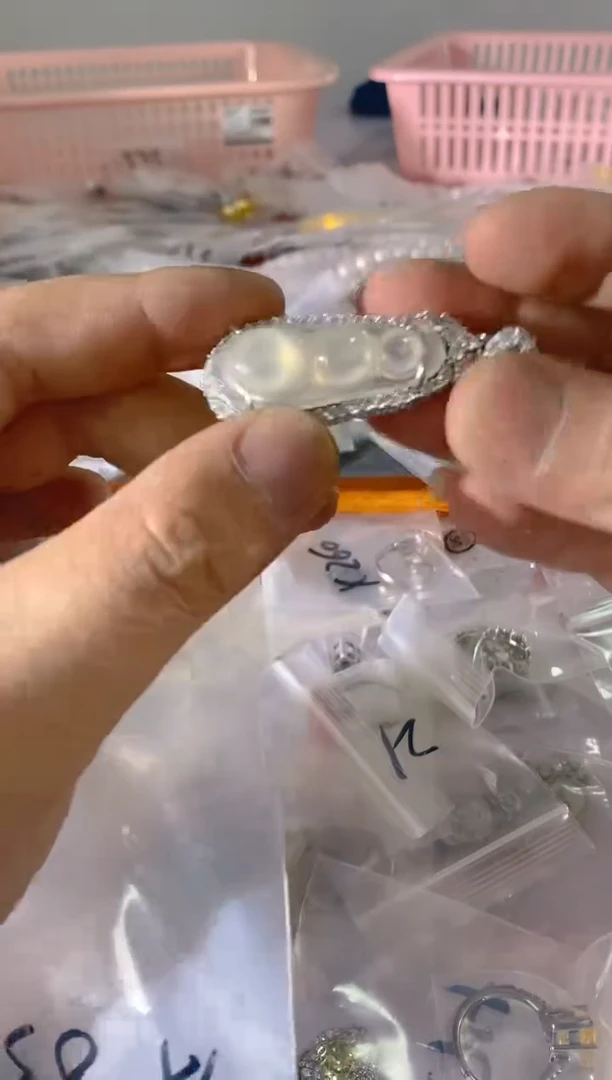 【闪购商品】水晶颈饰银S925镶嵌834红宝，蓝宝，多样性发一件赠链