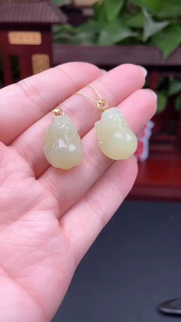 颈饰18K金镶嵌和田玉吊坠多样性发其一TK62