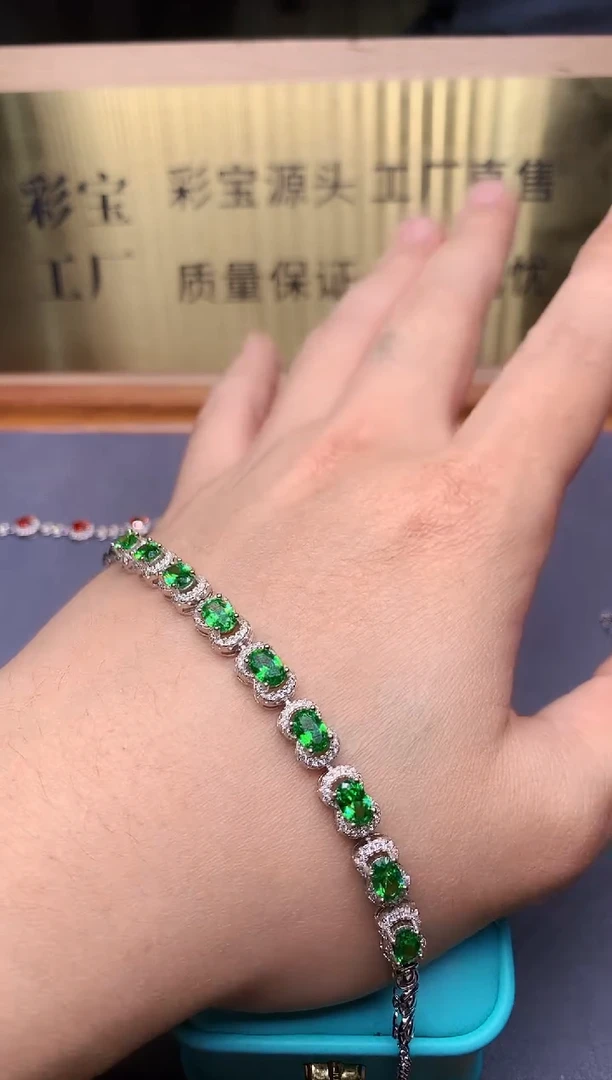 【闪购商品】石榴石（沙弗莱）手链银S925镶嵌........