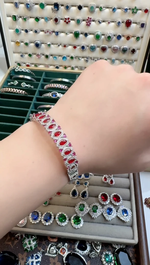 未镶嵌手镯红宝石红宝石手镯