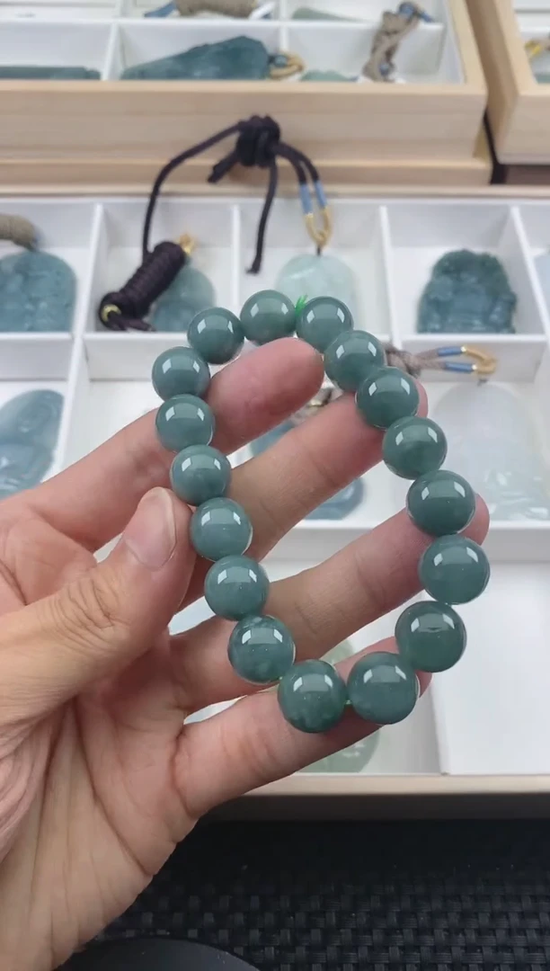 翡翠未镶嵌颈饰