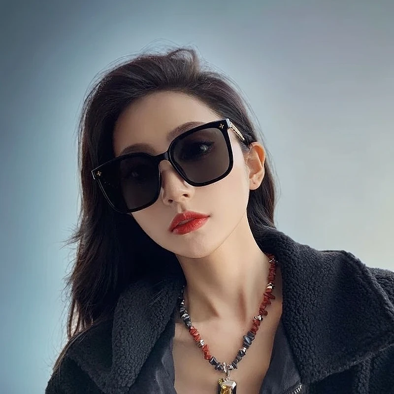 方形大框太阳镜女士防紫外线墨镜复古金属米钉黑框太阳眼镜拍照