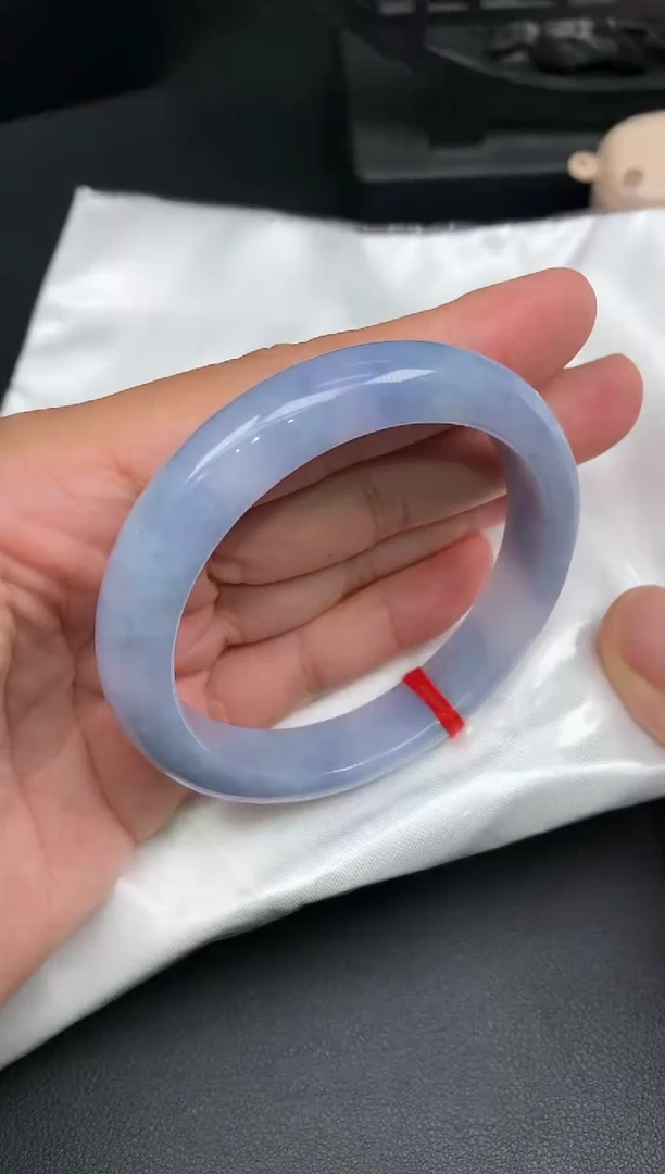 翡翠未镶嵌颈饰手镯