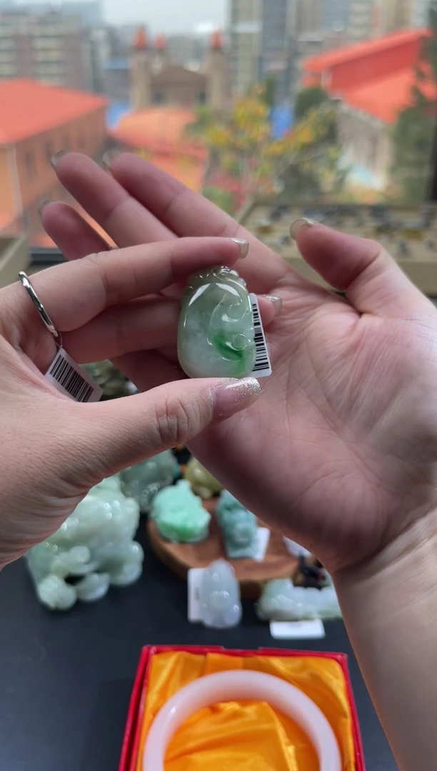 【闪购商品】翡翠颈饰未镶嵌如意00030