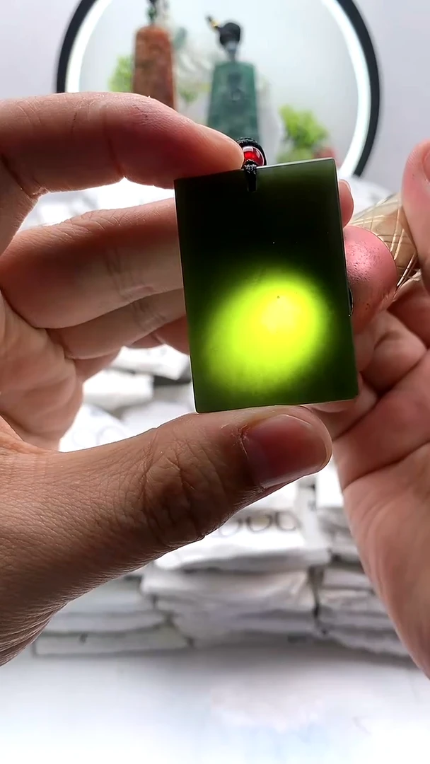 【闪购商品】和田玉（墨玉）颈饰未镶嵌无事牌