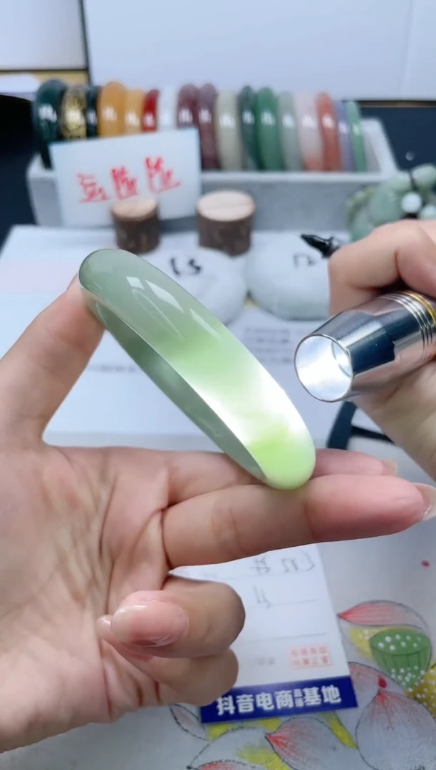【闪购商品】石英质玉手镯未镶嵌6/58.3