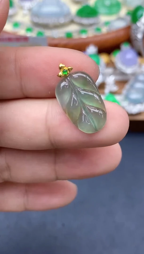 颈饰18K金镶嵌翡翠33-中国好珍宝