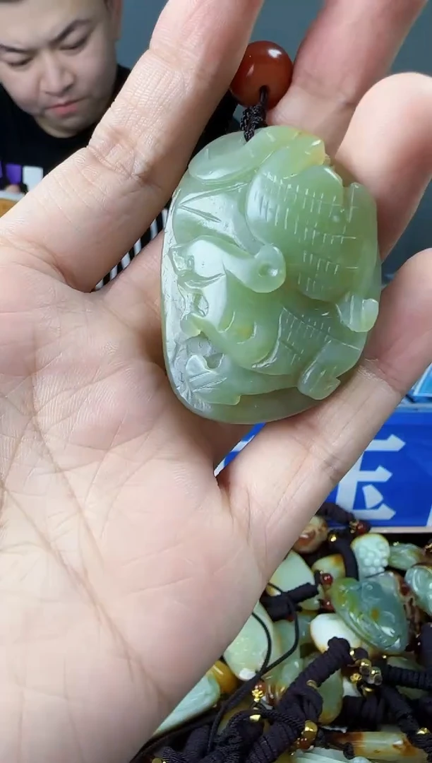 和田玉未镶嵌颈饰1