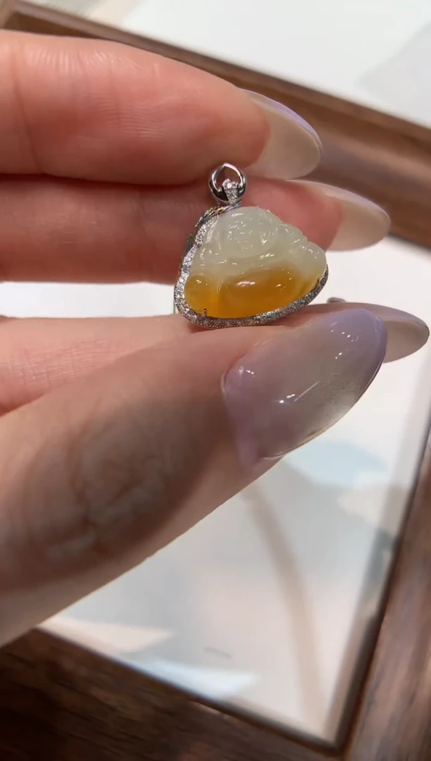 颈饰18K金镶嵌翡翠佛公