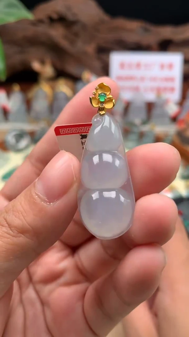 【闪购商品】翡翠吊坠(不含链)18K金镶嵌豆子
