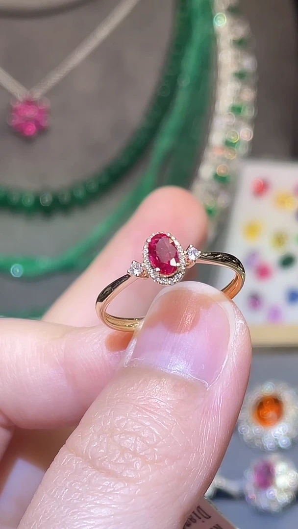 红宝石戒指18K金镶嵌莫桑别看 无烧鸽血红0.32ct